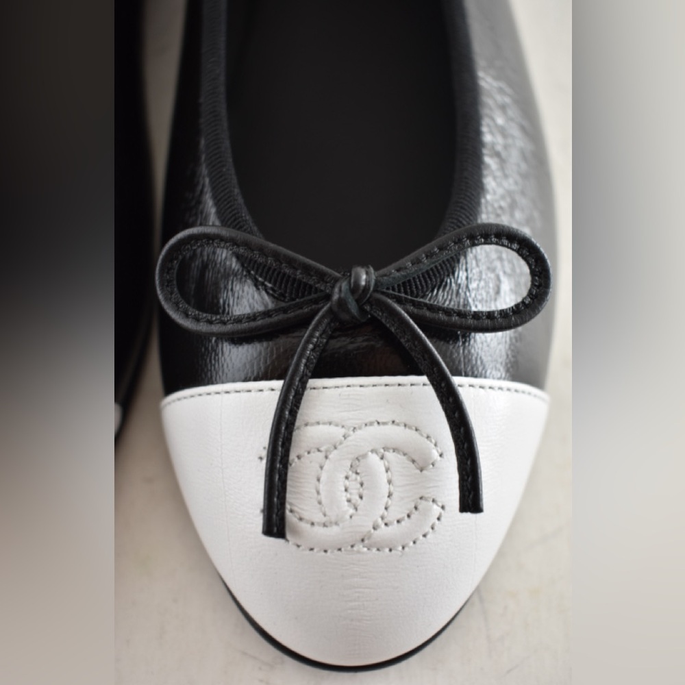 Chanel 26S Black White Crumpled Shiny Lambskin CC Bow Ballet Ballerina Flat 39 - Picture 6 of 16